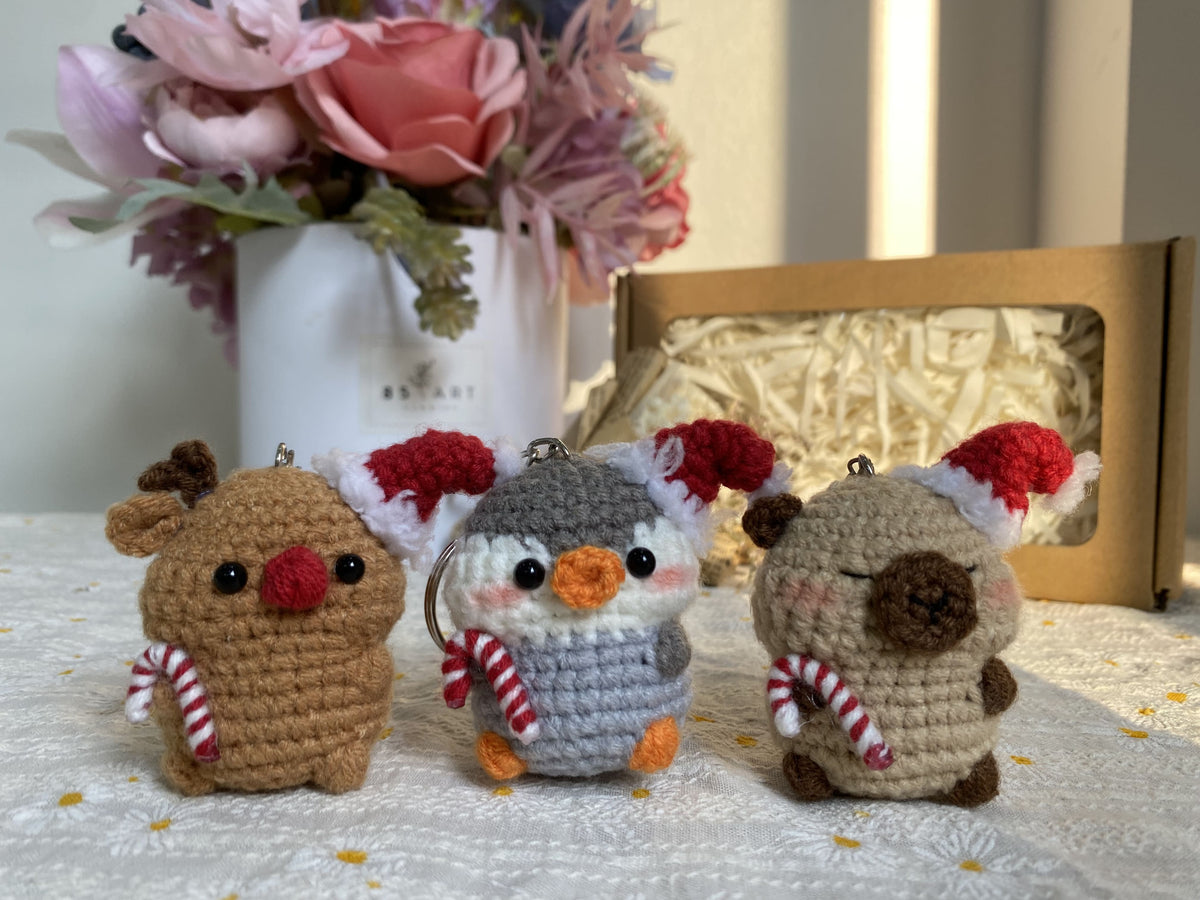 Christmas Crochet Keychain – Reindeer, Penguin & Capybara