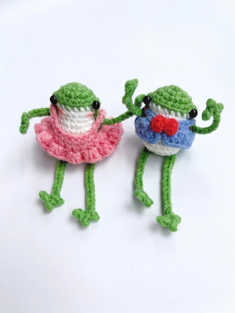 Crochet Frog Couple Keychain – Handmade Bag Charm